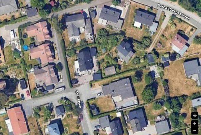 Satellitbild med gator och hus